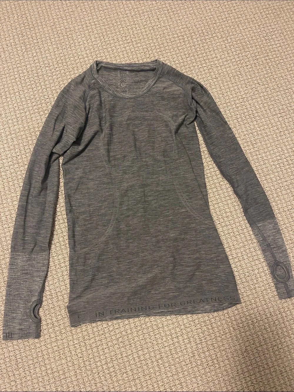 lululemon athletica Heathered Gray Long Sleeve Seamless Top size 6 I believe